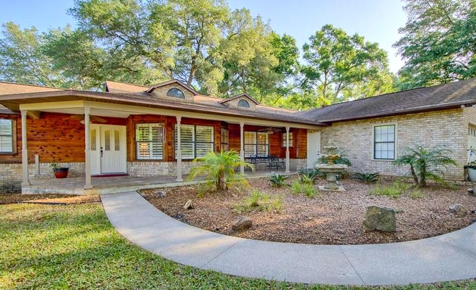 Homes for sale in Leesburg, FL & nearby for Poolsides, Acreage & 55+